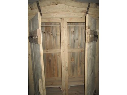 Szafa Drewniana  -- wooden wardrobe 