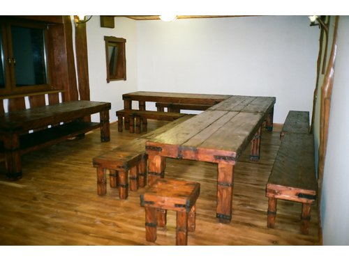 Stół w stylu country,rycerskim