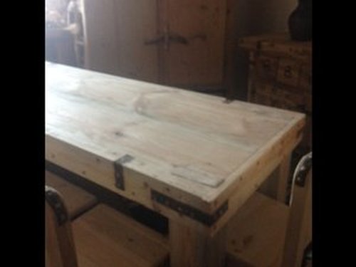 Stół drewniany z litego drewna - sosnowy 