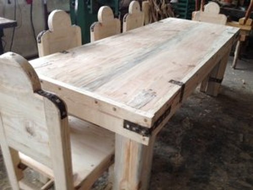 Stół drewniany z litego drewna - sosnowy 