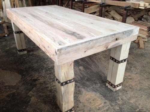 STÓŁ Z LITEGO DREWNA 